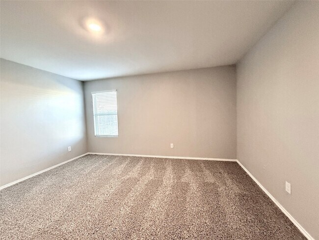 Building Photo - 1524 Avery Pointe Dr