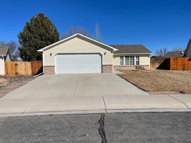 Primary Photo - 3 bed, 2 bath, 2 car garage