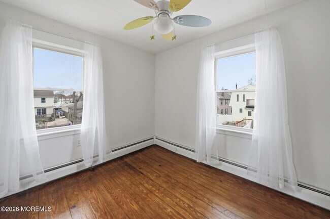 Building Photo - 120 2nd St