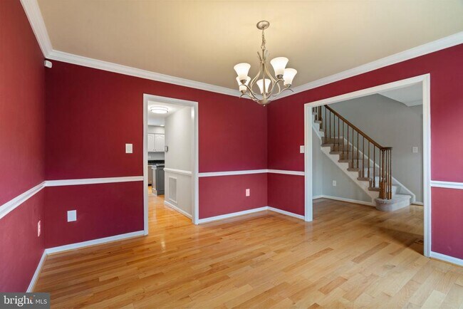 Building Photo - 8527 Silverview Dr