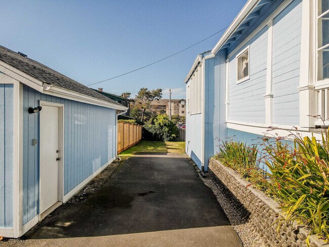 Building Photo - 640 S Columbia St