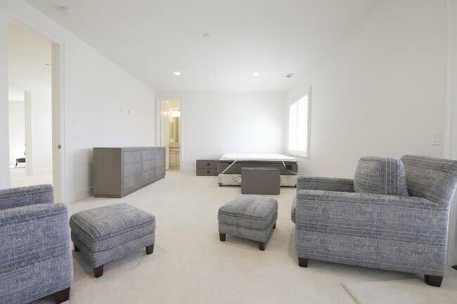 Building Photo - 4961 Ashville Dr