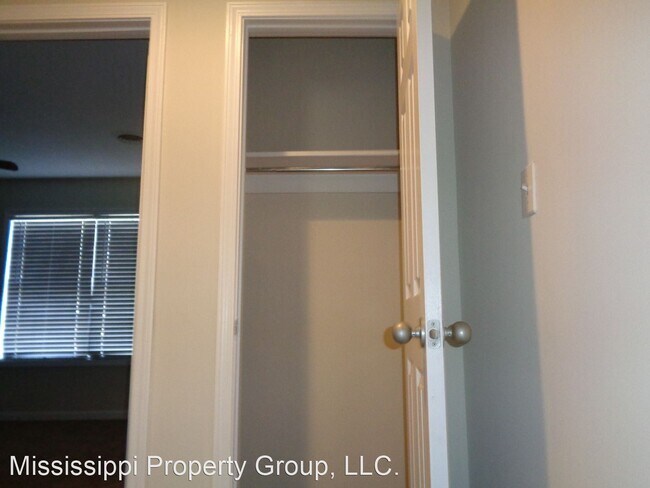 Building Photo - 3 br, 3 bath House - 1602 Jackson Avenue W...