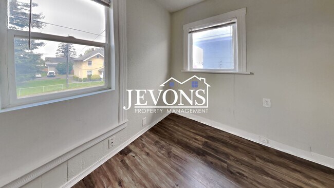 Building Photo - 723 S Sprague Ave