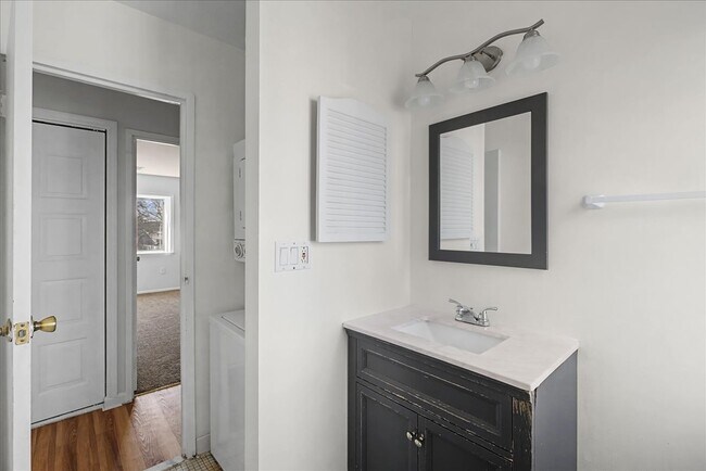 Building Photo - 66 Banner Ct