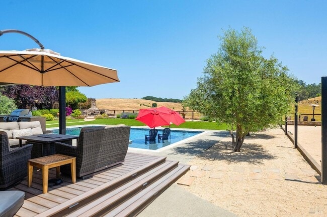 Building Photo - 1051 Stonebridge Dr