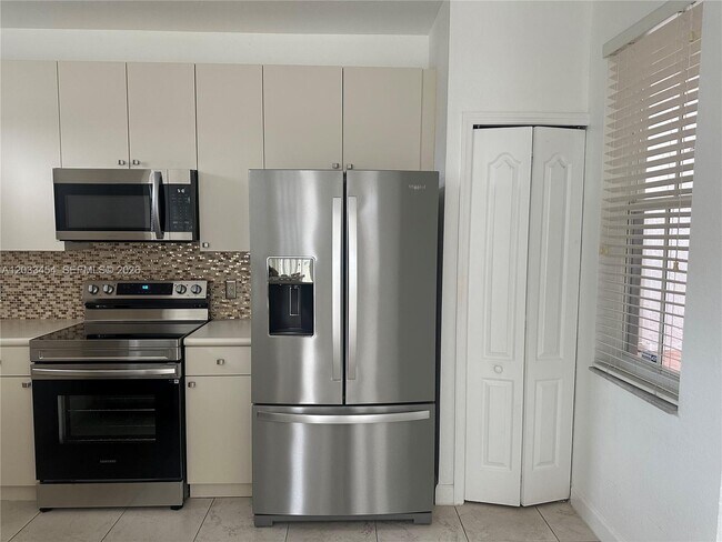 Building Photo - 4311 SW 160th Ave