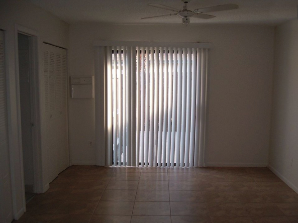 living room blinds - 1860 My Pl