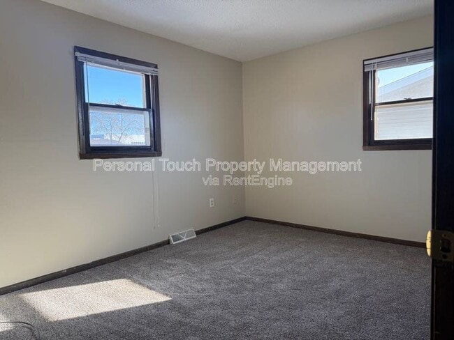 Building Photo - 407 5th St E