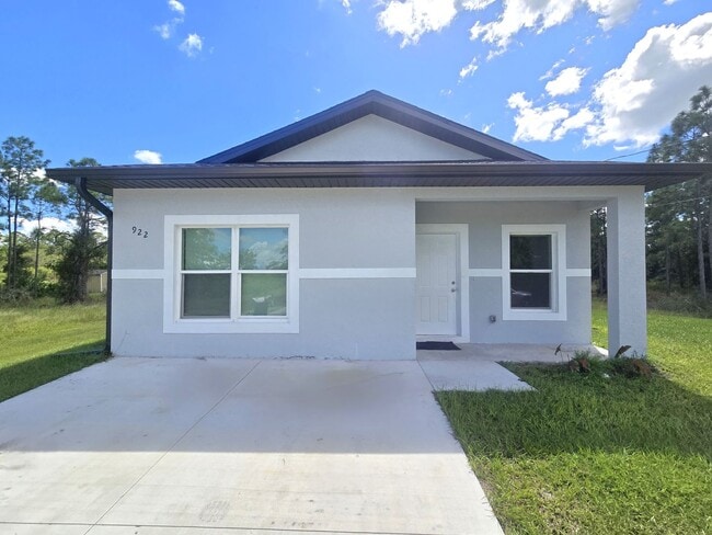 Primary Photo - Cozy Two Bedroom, one bath house-Newer Con...