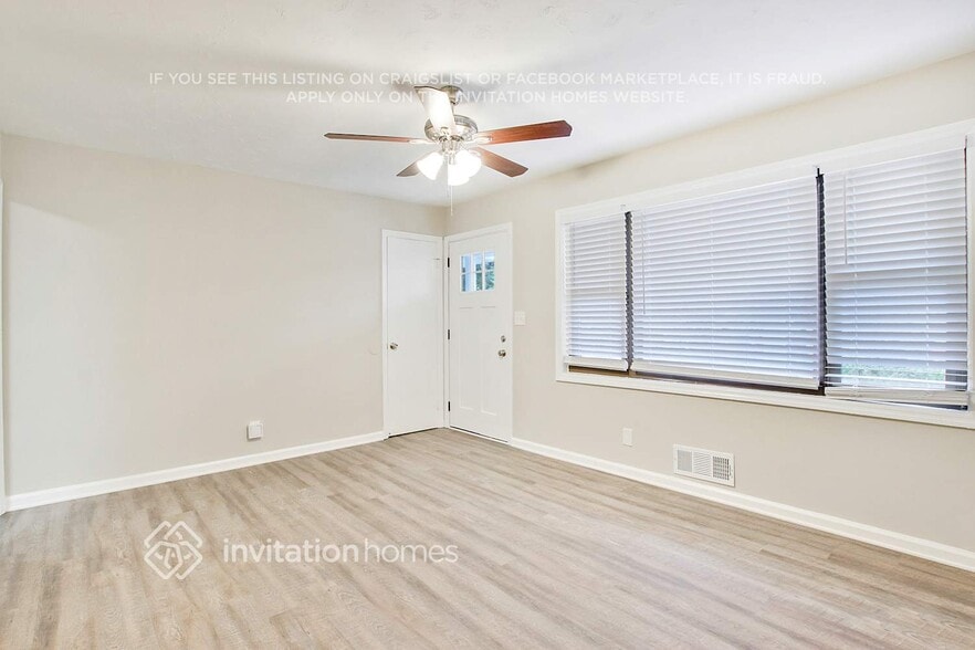 Building Photo - 4596 Sahara Dr SW