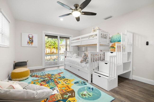 Building Photo - 802 Camelia Dr