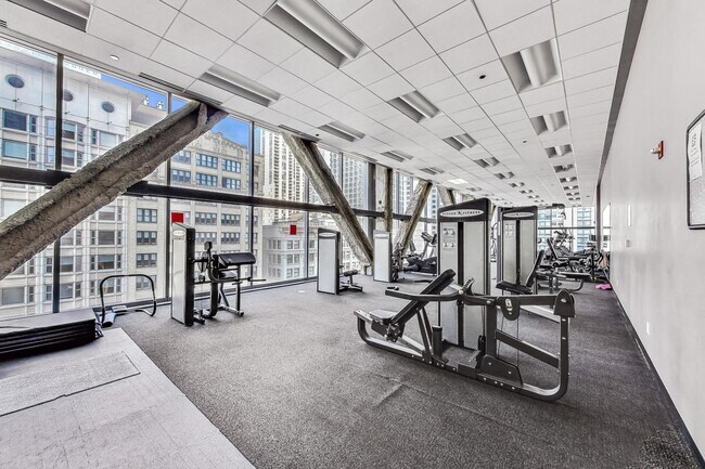 Building Photo - 8 E Randolph St
