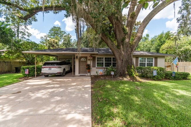 Building Photo - Beautiful Remodeled Home In Floral Park Neighborhood