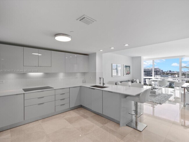 Building Photo - 6801 Collins Ave