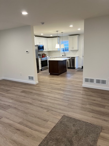 Building Photo - 213 W 2nd St