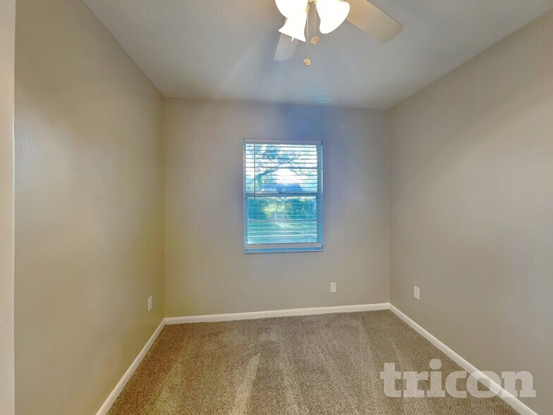 Building Photo - 1115 Oakhill St