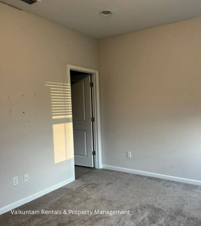 Building Photo - 370 Richmond Dr