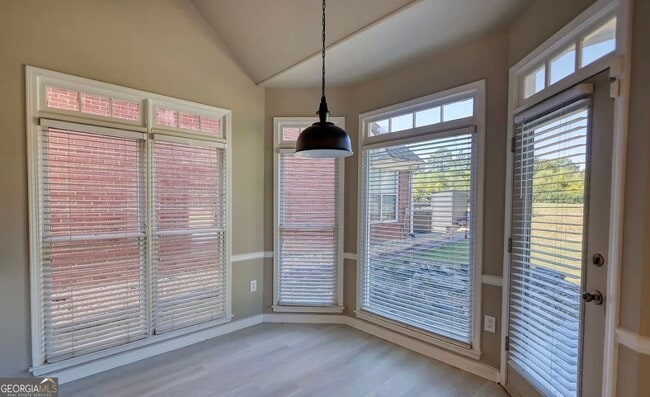 Building Photo - 2111 Highland Club Dr SE
