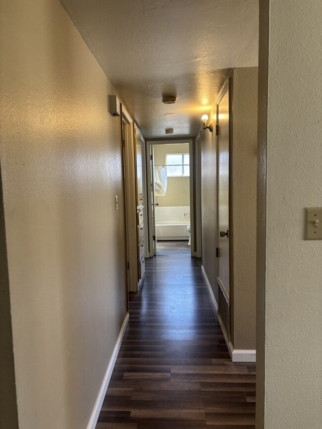 Building Photo - 1613 San Carlos Ln