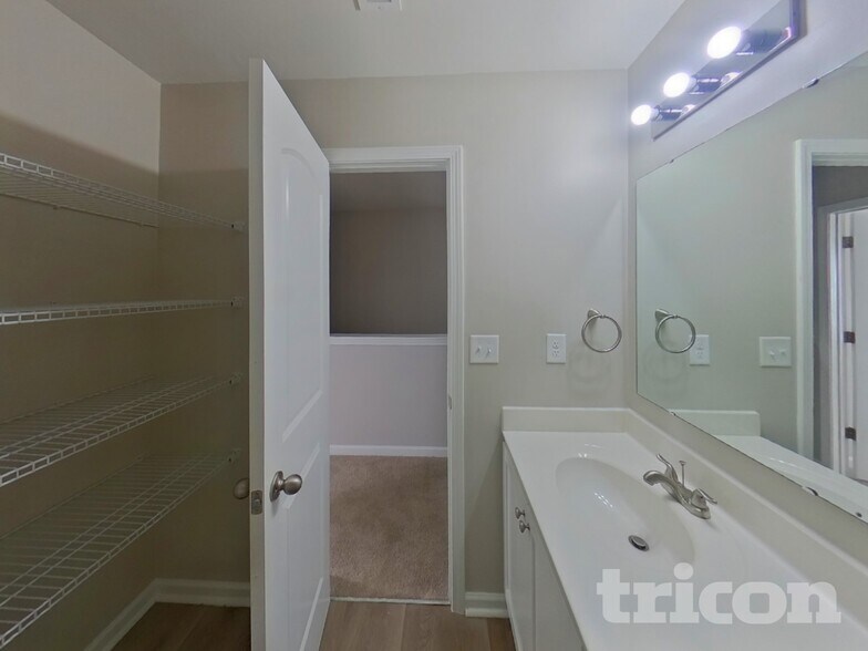 Building Photo - 631 Buckskin Rd