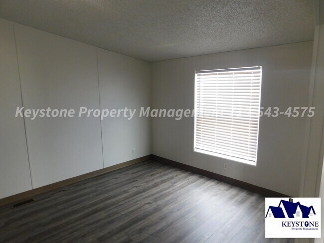 Building Photo - 710 S Walton Dr
