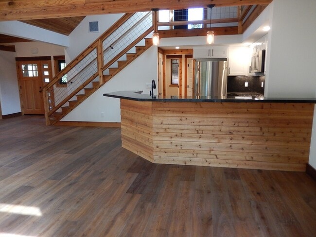 Building Photo - 1,188 Square Foot Recently built custom Cr...