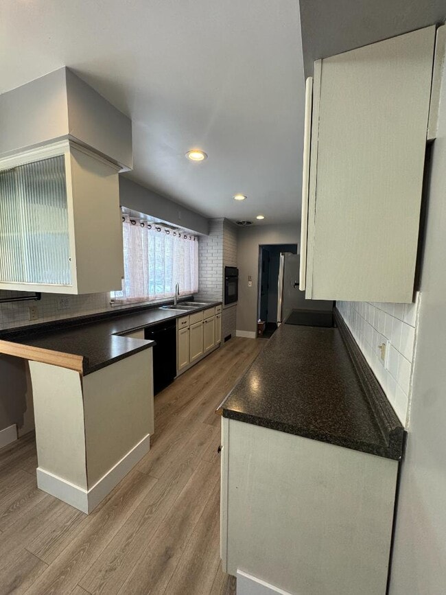 Building Photo - 513 N Ottawa Rd