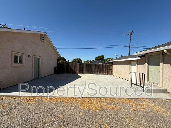 Building Photo - 524 E Krell Ln
