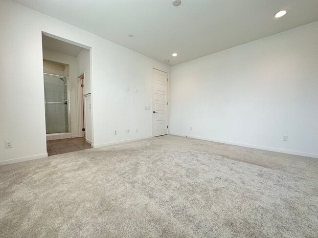 Building Photo - 4 Bedroom home for leasing in Irvine