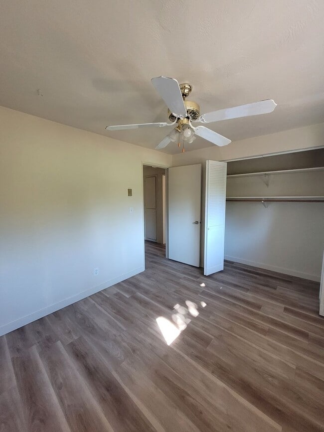 Building Photo - HOO-360-18th