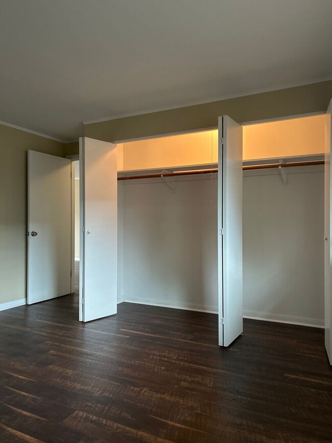 Building Photo - 6049 W 64th Pl
