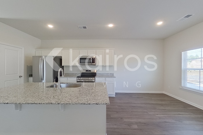 Building Photo - 2495 Banyon Cir