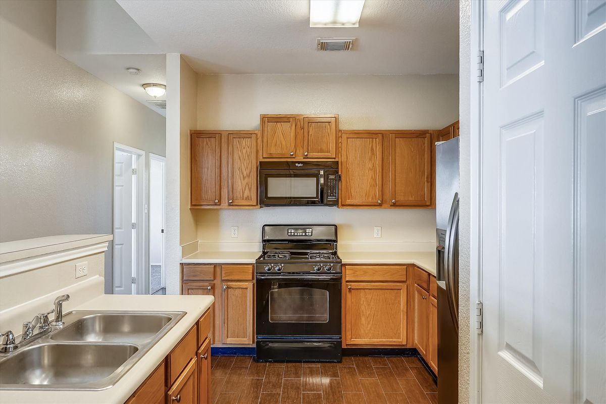 Building Photo - 2858 Southampton Way