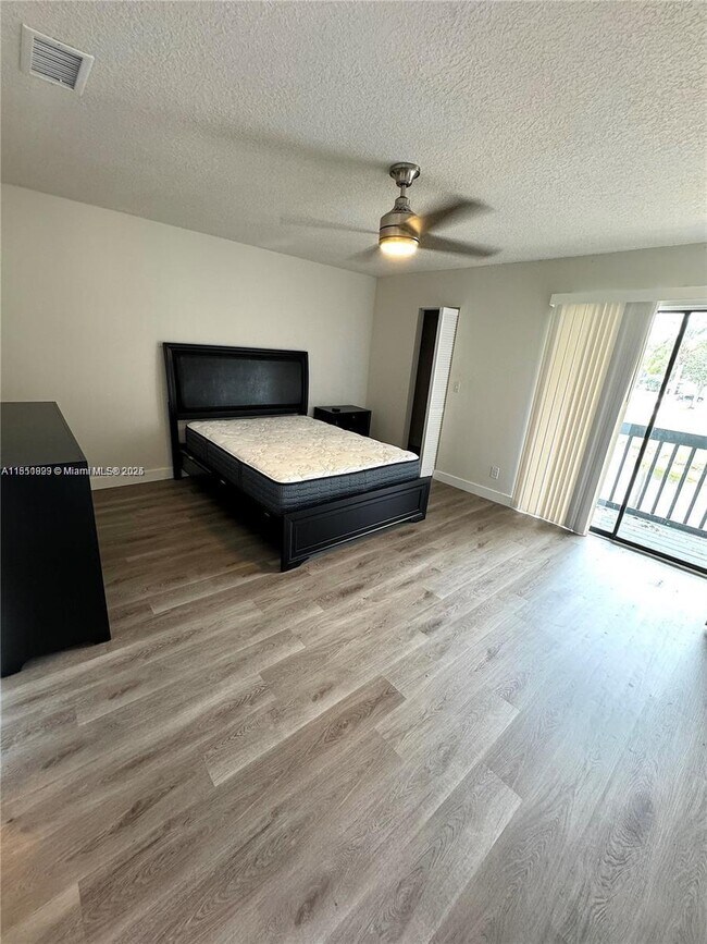 Building Photo - 4303 Inlet Cir