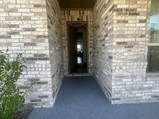 Building Photo - 1516 White Water Way