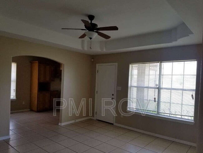 Building Photo - 8314 N Val Verde Rd