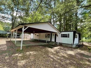 Building Photo - 2 Bedroom 1 1/2 Bath Home