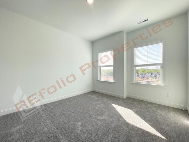 Building Photo - Beautiful Brand New 4 Bedroom, 3 Bathroom ...