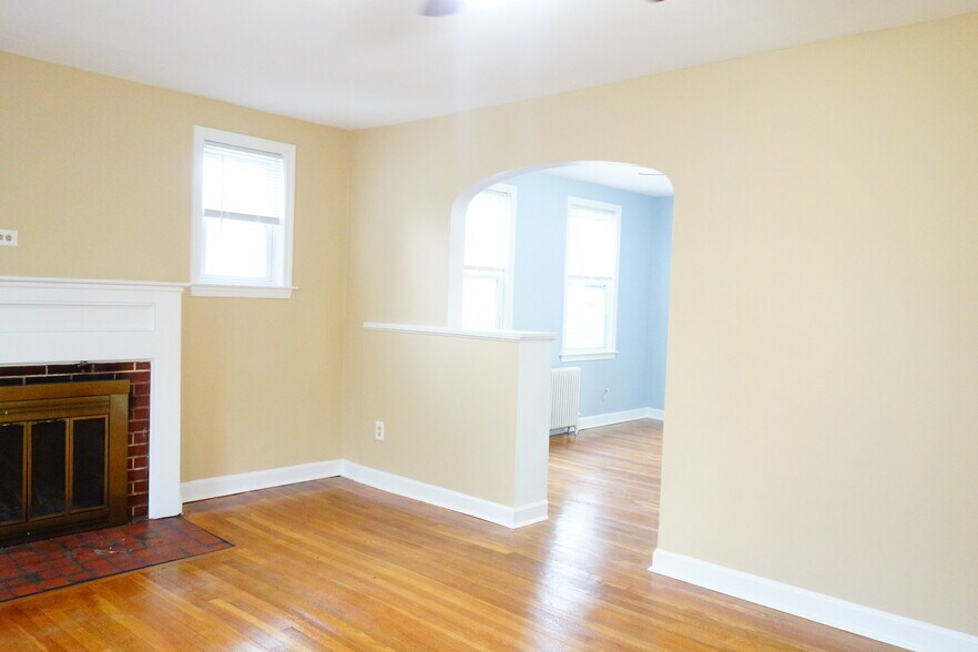 Building Photo - 807 Kennebec Ave