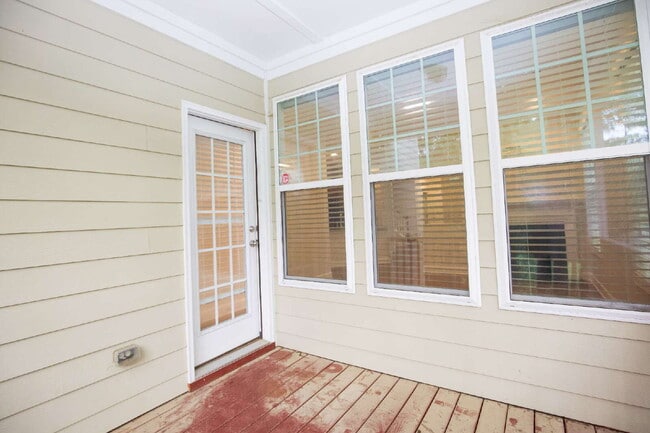 Building Photo - Charming 3 bed, 2.5 bath home with bonus t...