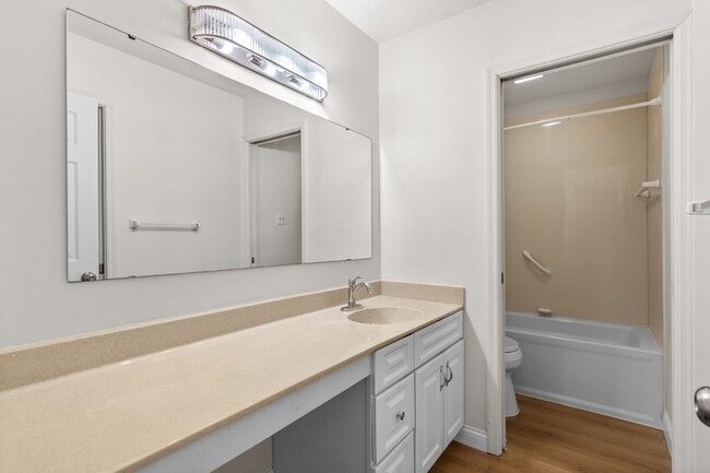 Building Photo - Charming Central West End 1-Bedroom Near Forest Park & WashU!