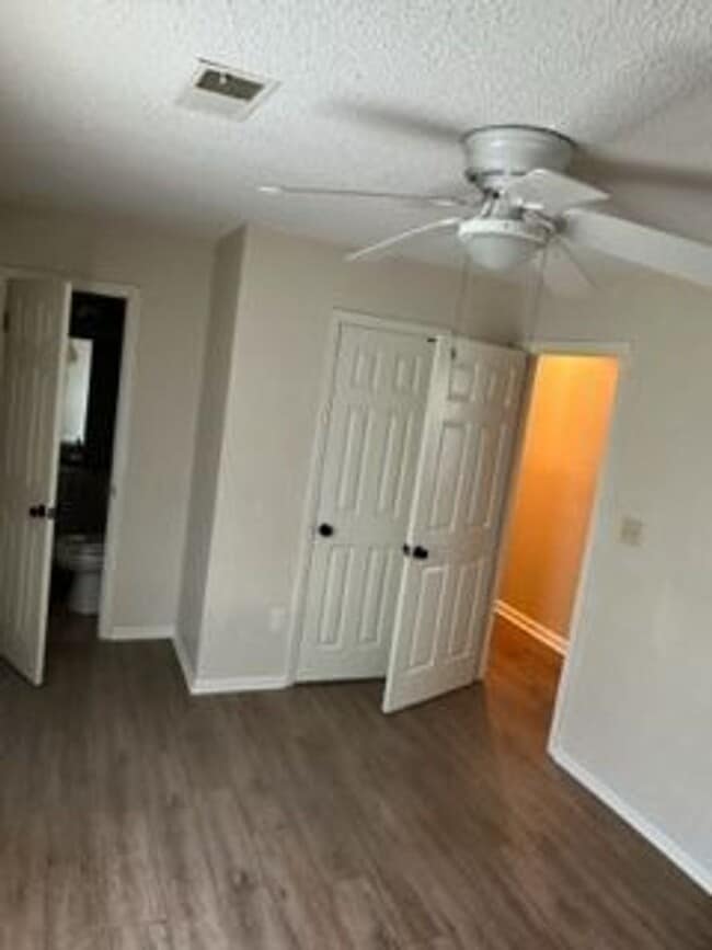 Building Photo - 3 Bed/1.5 Bath Home in Lees Summit!