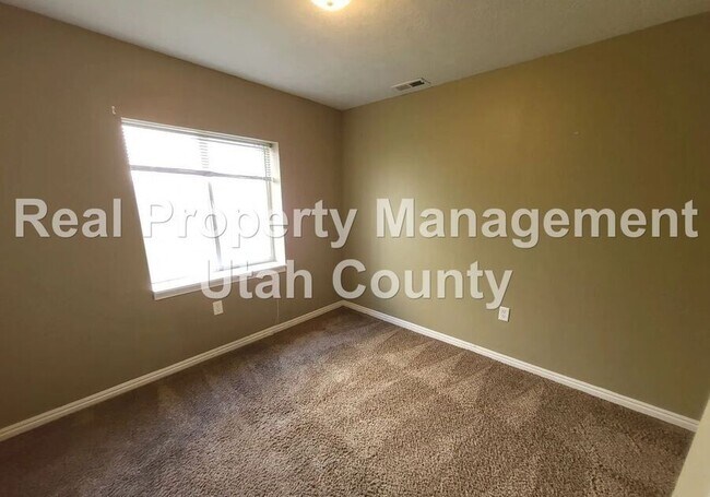 Building Photo - 93 Kintail St