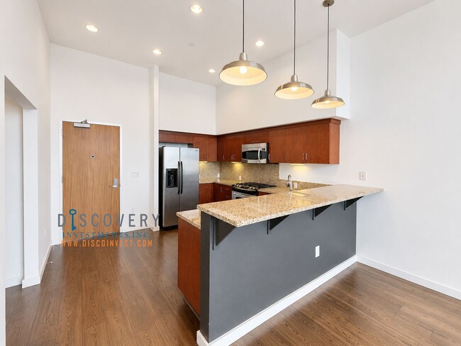 Building Photo - Uptown Place One Bedroom Condominium