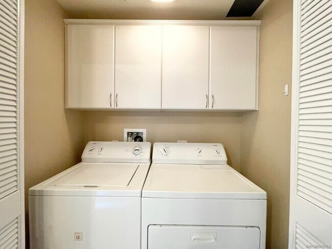 Building Photo - 3857 Pell Plz