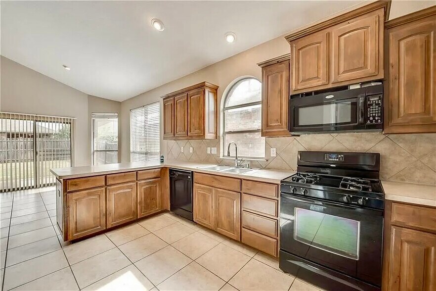Kitchen - 2716 Twinflower Dr
