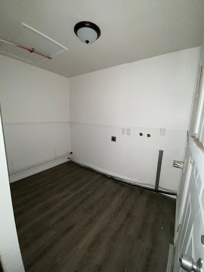 Building Photo - LIMITED TIME***1/2 OFF DEPOSIT**