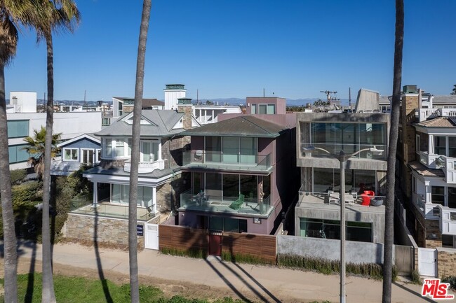 Building Photo - 2707 Ocean Front Walk