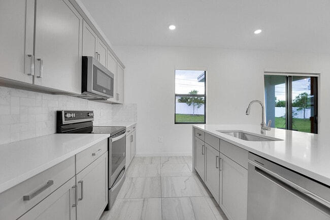 Building Photo - 2006 NE Ocean Dunes Dr